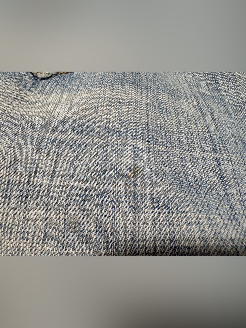 Levi's 501 Distressed Denim Shorts Light Wash Raw Hem W33 - Picture 8 of 8